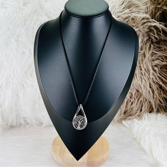 Silvertone Ginger Snap button pendant + Free 16” cord necklace - Picture 3 of 9